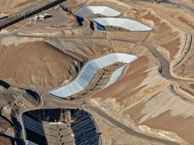 Instalación industrial relacionada con geomembranas